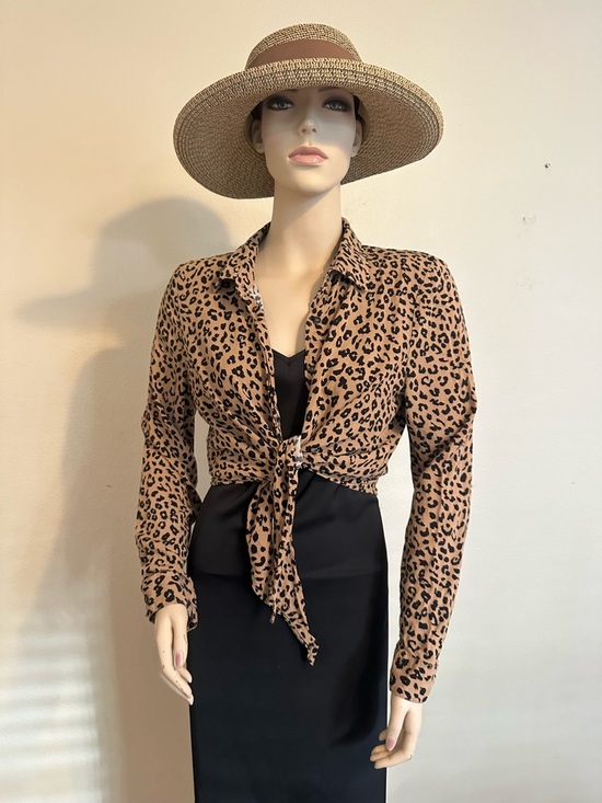 Tops - 🐆Leopard Print Tie-Front Blouse